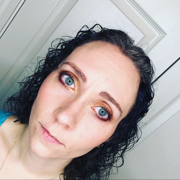 Hey! I’m Amanda. It’s so nice to meet you :) - Picture 2 of 4